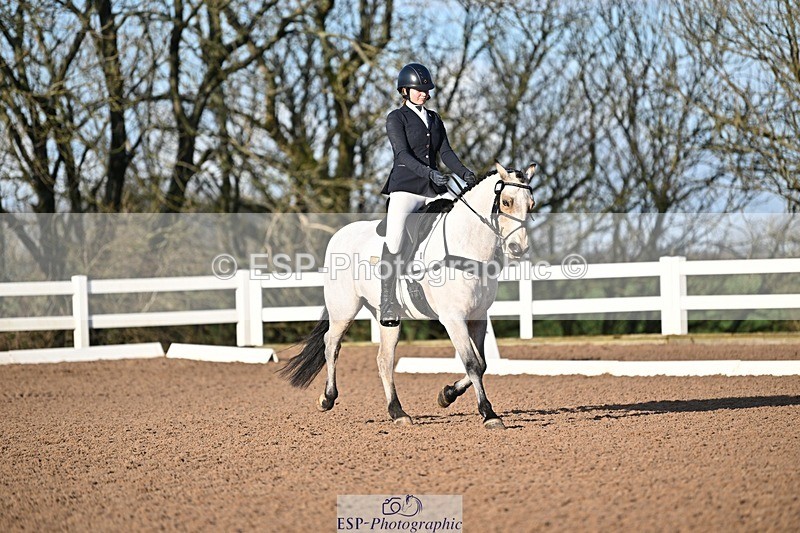 241214-104238-01202 - 146-CHLOE.DUNN-Towerhill.Shamie
