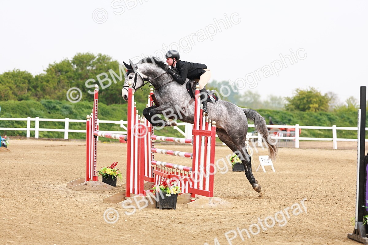  - Class 19 - Senior Foxhunter - 1.20m