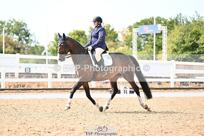 250815-111540-00565 - 031-Nicola.SealRebel.Heart