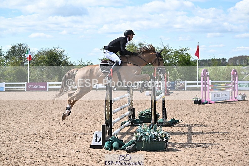 240418A-134008-03556 - Cls 13, 1 Star Bronze Tour 1.10m