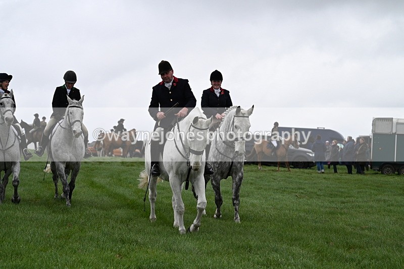 WJ7_8745 - Meet Staff & Hounds