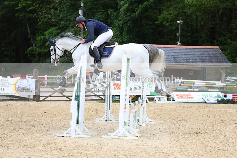3E7A9412 - Class 8: Senior Newcomers/1.10m open