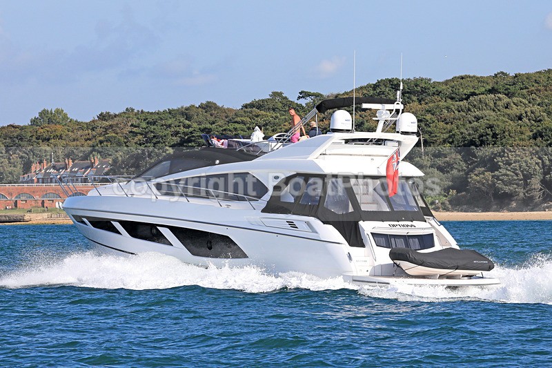 170902 OPTIONS 1Y3A0880 - Flybridge Cruisers