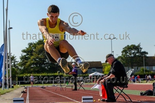 Age25SUN-918435 - Field Male