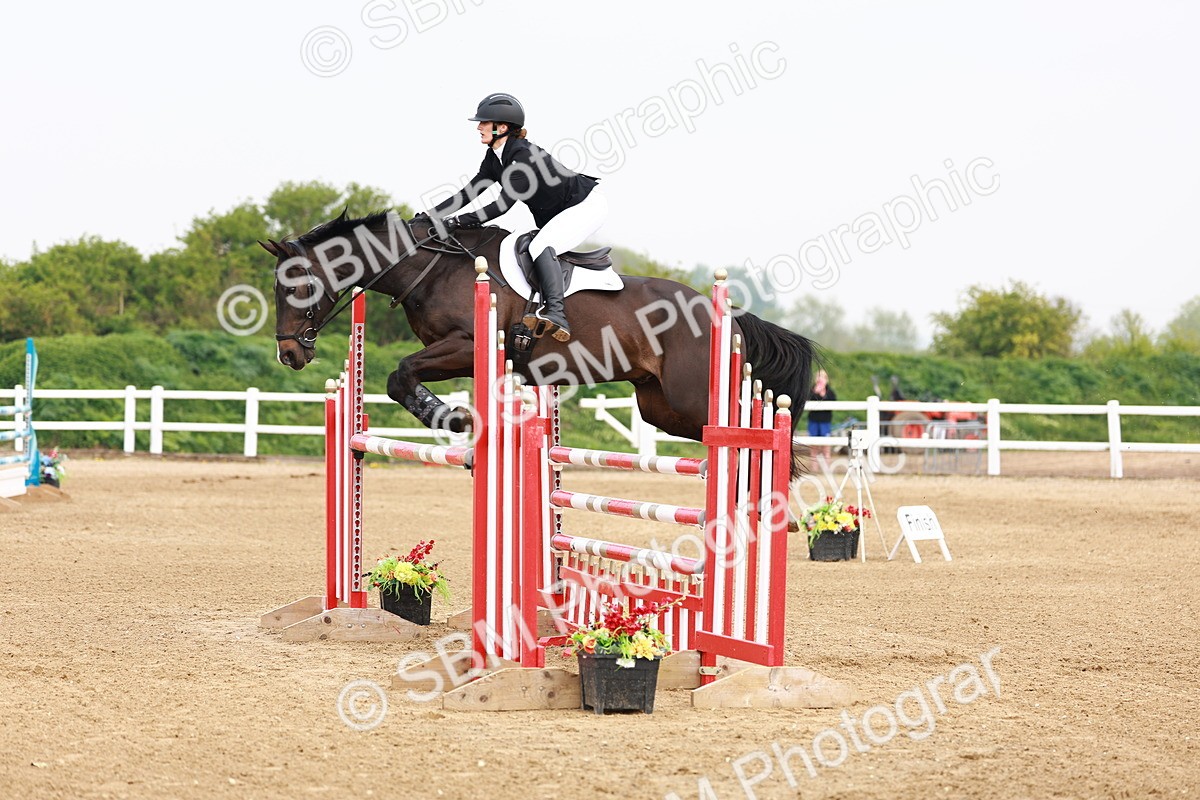  - Class 19 - Senior Foxhunter - 1.20m