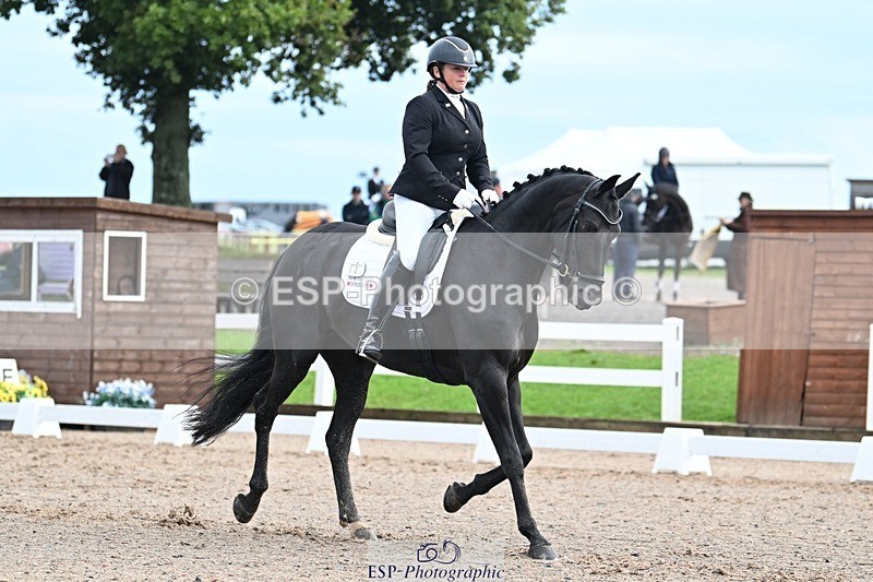 250907-111844-07182 - 003-Helen.JamesDecadent