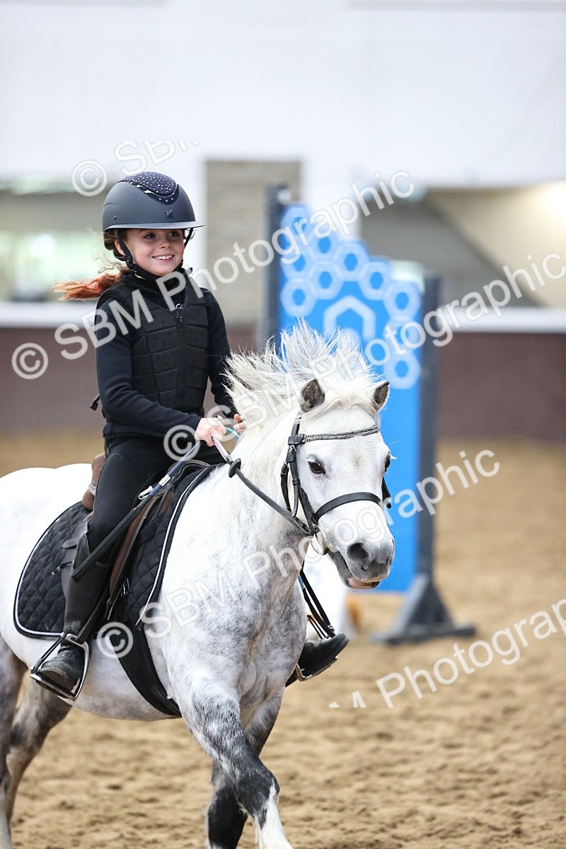 SBM_001380 - Class 3 - Horse & Hound 60cm