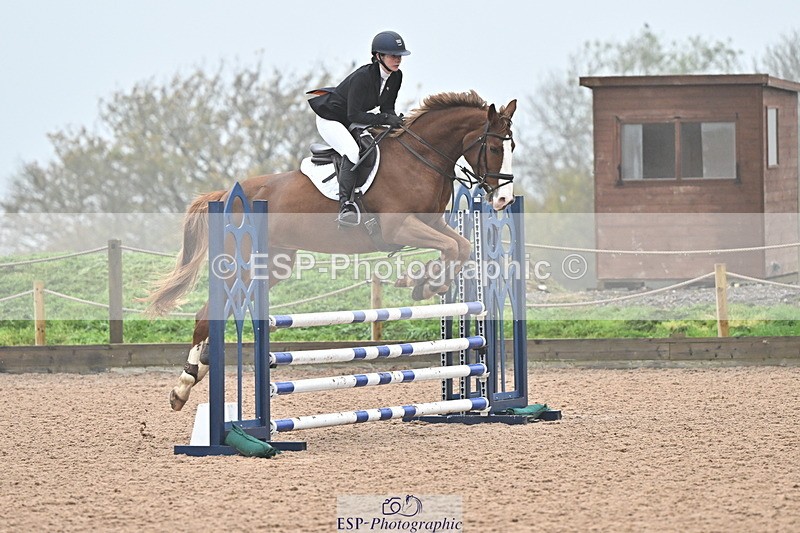 241103A-103715-06703 - SUN Cls 18 British Novice and 90cm Open