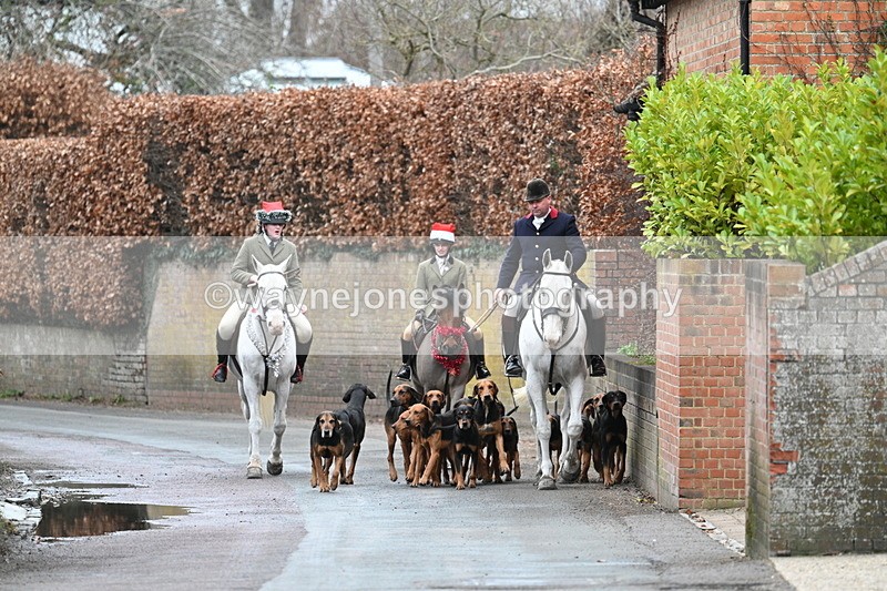 WJ7_1003 - Pub Corner