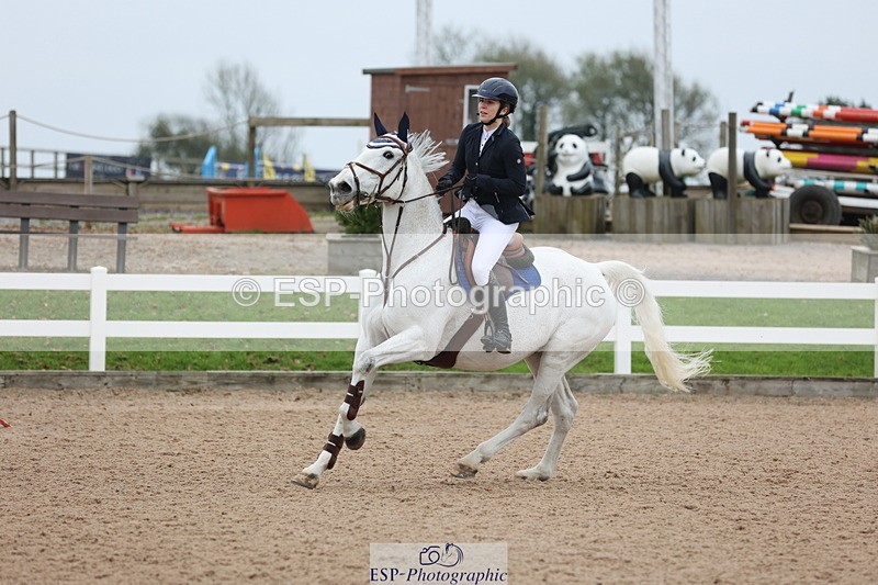 241101A-133730-02163 - FRI Cls 6 Foxhunter and 1.20m Open