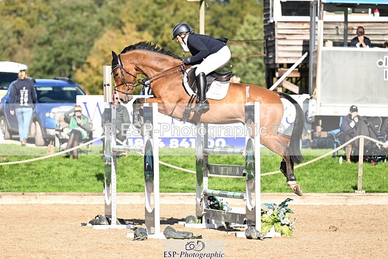 251024A-125310-10503 - C-240-Issy.Hollidge