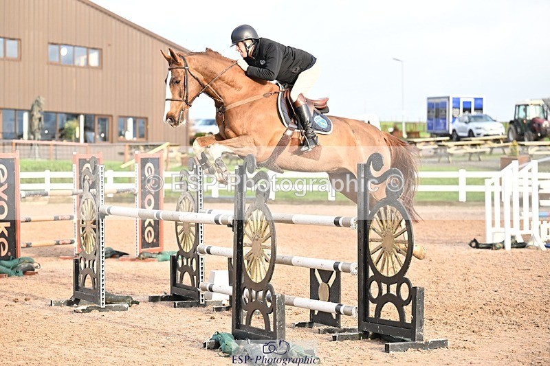 251206-141052-01252 - Cls 13 Snr Foxhunter and 1.20m