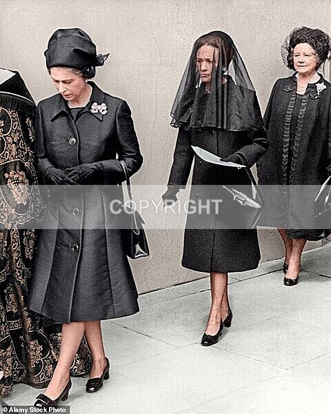 E-165 In Mourning for Edward VIII - English Royals