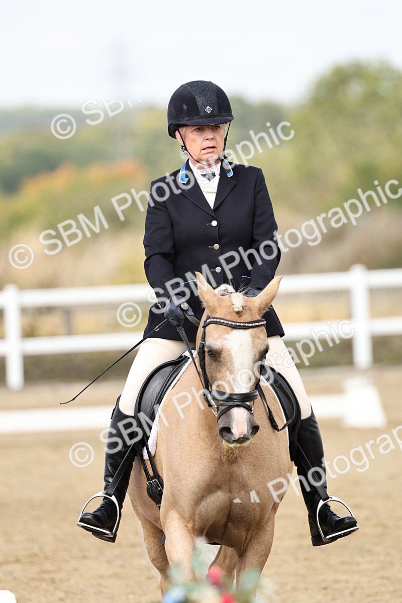 SBM_018215 - Class 16 - Novice 5 - 11.12-12.01