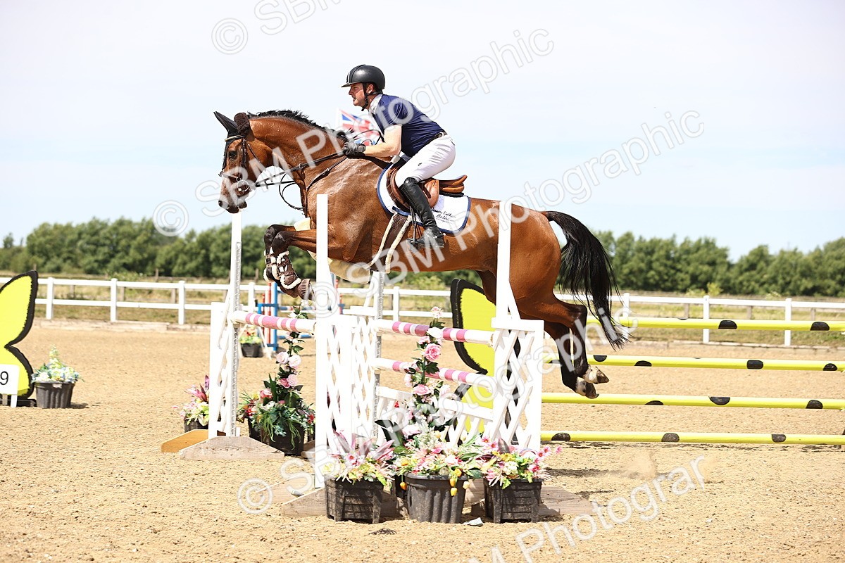 SBM_000592 - Class 15 - Redpost Equestian Senior Foxhunter - 1.20m