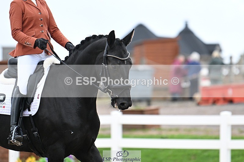 250907-122251-08328 - 004-Charlotte.DickerDevaldi's.Kiss