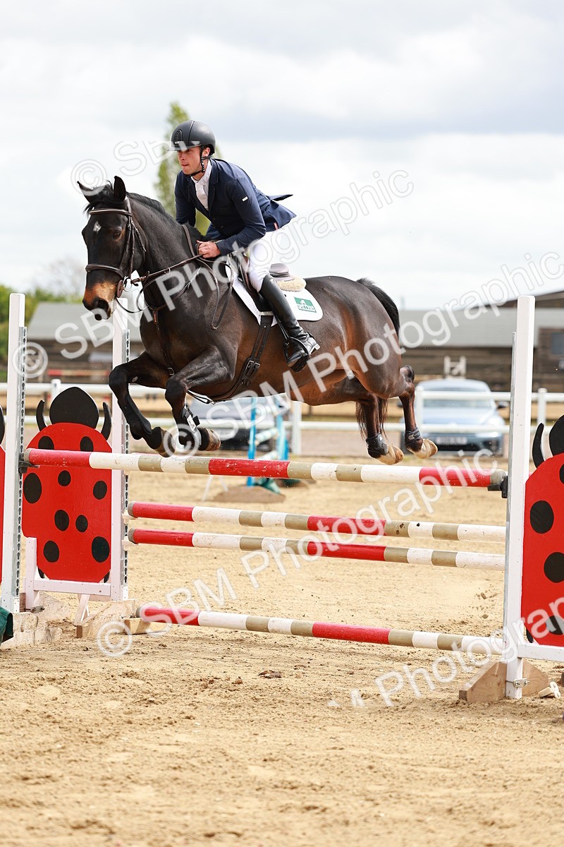 SBM_002460 - Class 10 - Senior Newcomers - 1.10m