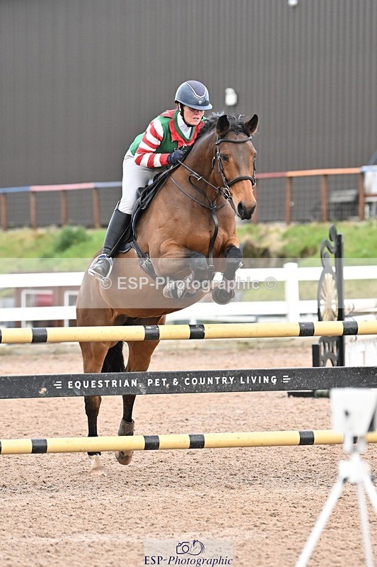 241206-130905-00920 - Cls 5 Newcomers and 1.10m Open