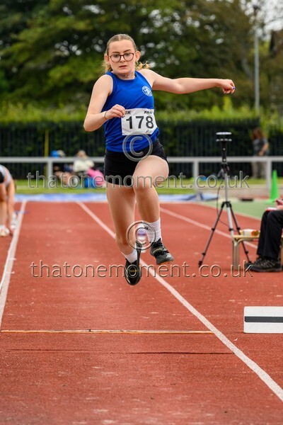 Age25SUN-910567 - Field Female Set Two