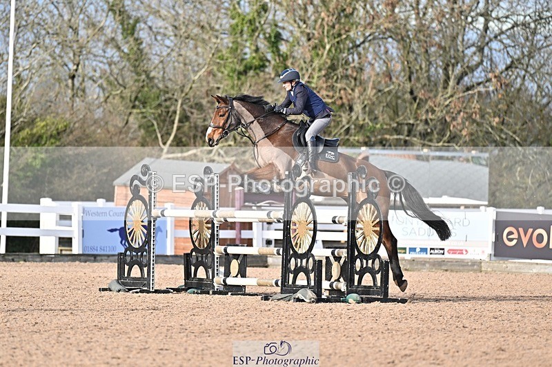 251126-122222-00437 - Cls 4 Newcomers and 1.10m