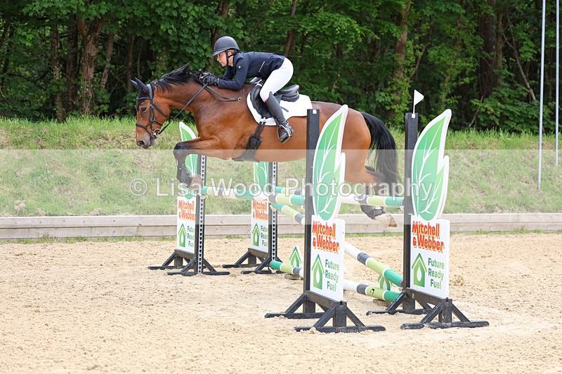 3E7A9425 - Class 8: Senior Newcomers/1.10m open