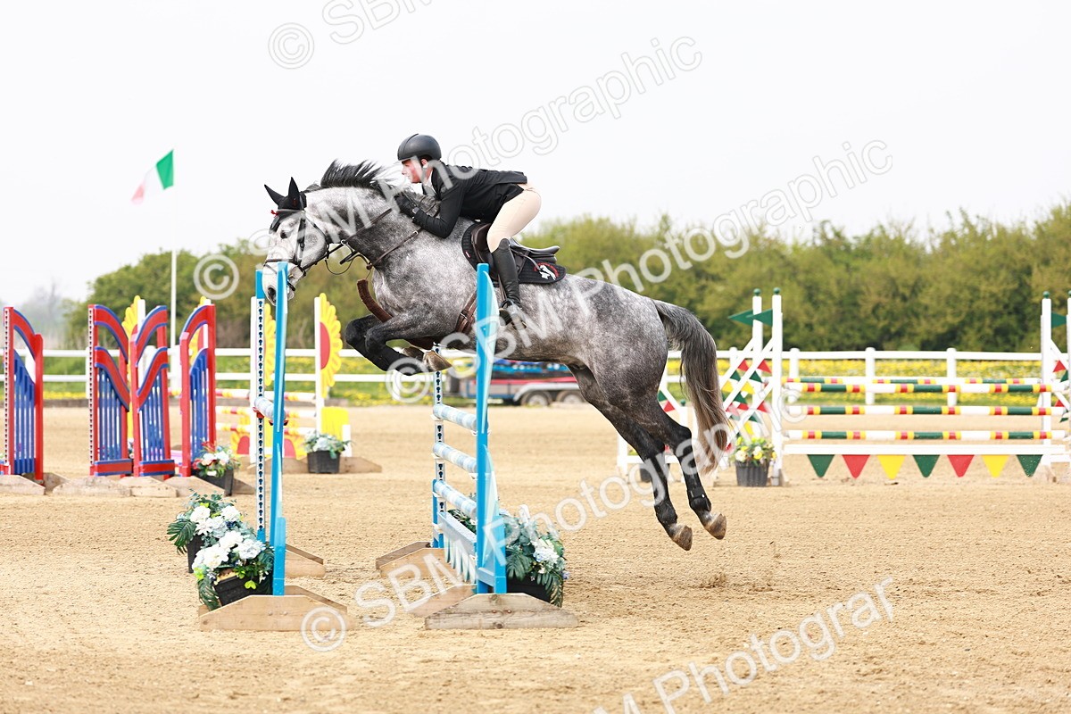  - Class 19 - Senior Foxhunter - 1.20m