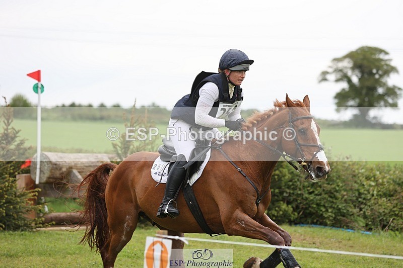 240525-161058-17166 - 251-MILESTONE_GOLD-Gaby_Bull