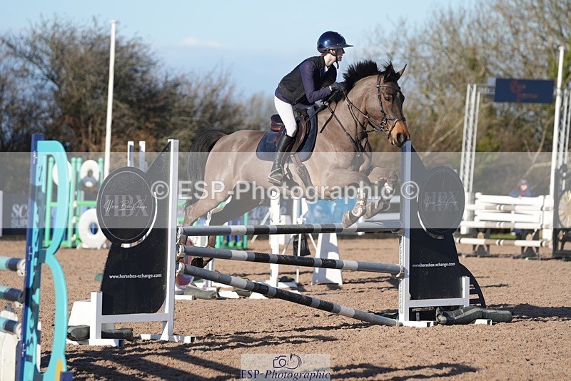 251130-120040-01131 - Cls 6 Blue Chip Pony Newcomers & 1m Open