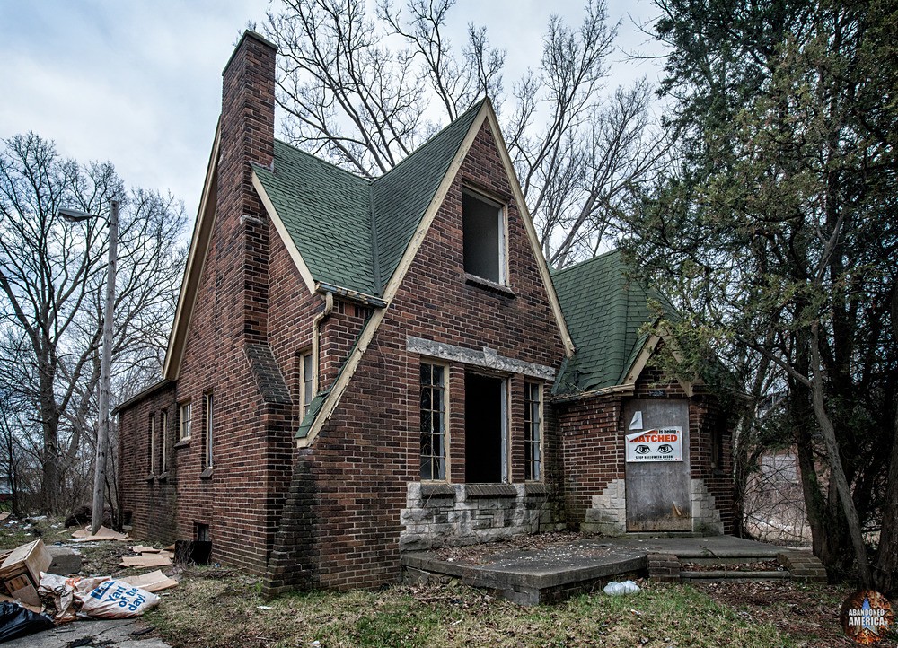 Abandoned Detroit Houme | Salvageable - Abandoned Houses and Homes