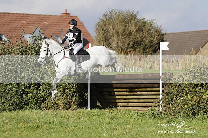  WWHT 171021 3884 - Open (1.00m)  17/10/21