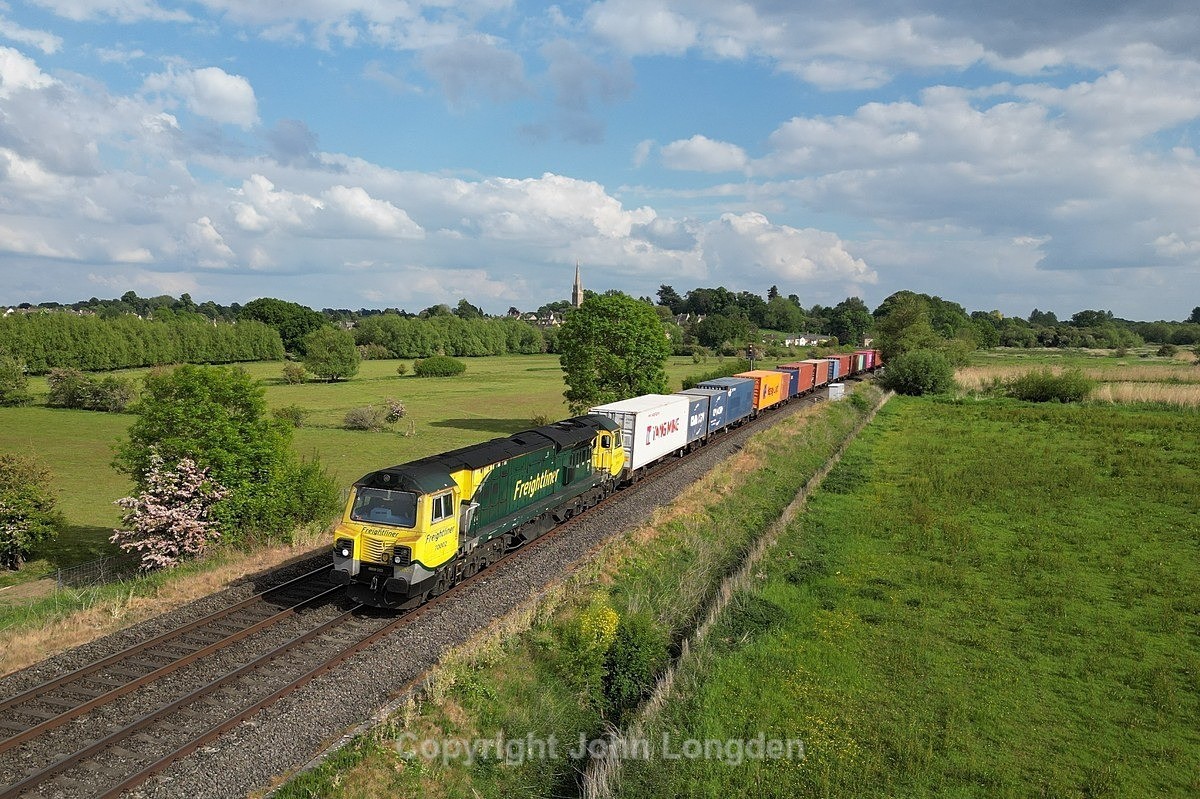 JL - 19.5.25 70002 4S59 Southampton - Coatbridge, Kings Sutton - Latest shots