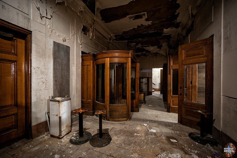 B'Nai Jeshurun Synagogue/Hopewell Baptist Church | Entryway - B'nai Jeshurun Synagogue/Hopewell Baptist Church