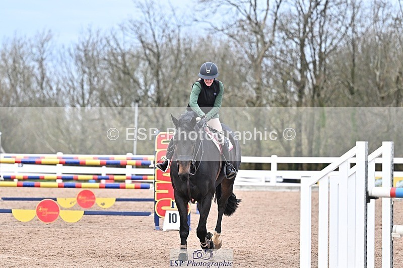 251126-134330-00619 - Cls 5 Foxhunter and 1.20m