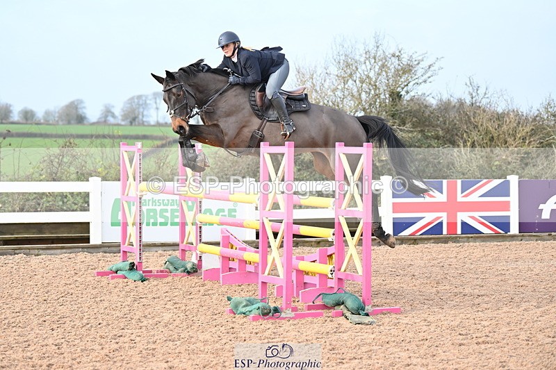 231209A-122655-01776 - Cls 12 Newcomers & 1.10m Open