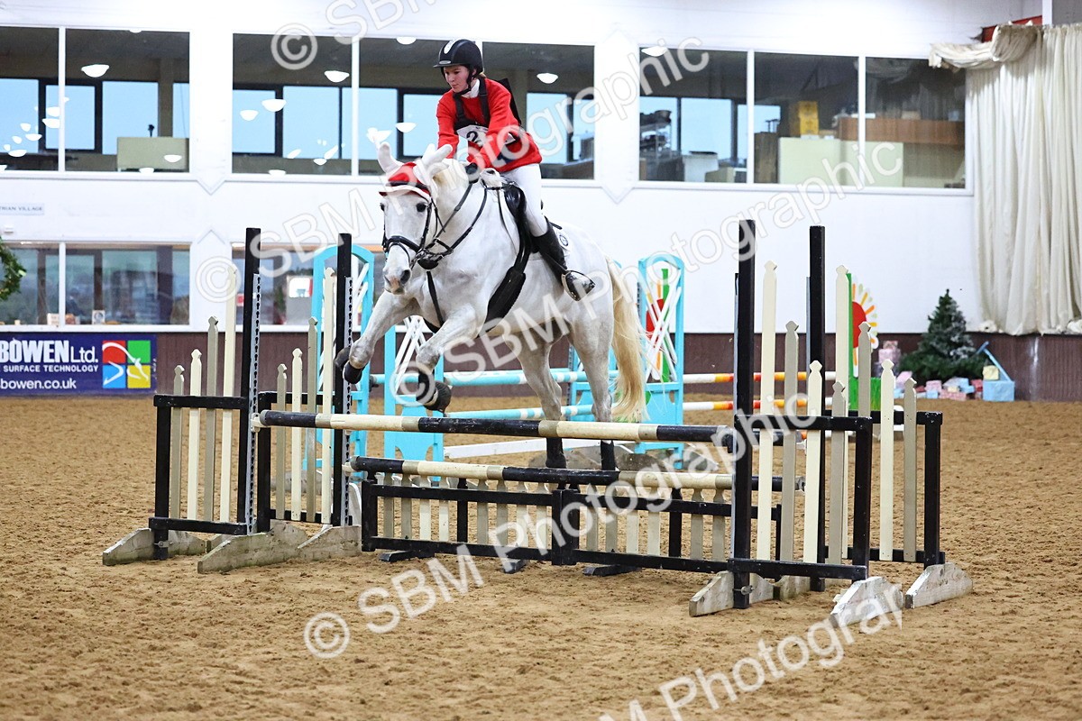 SBM_002612 - Class 6 - Holly & Ivy Stakes - 90cm