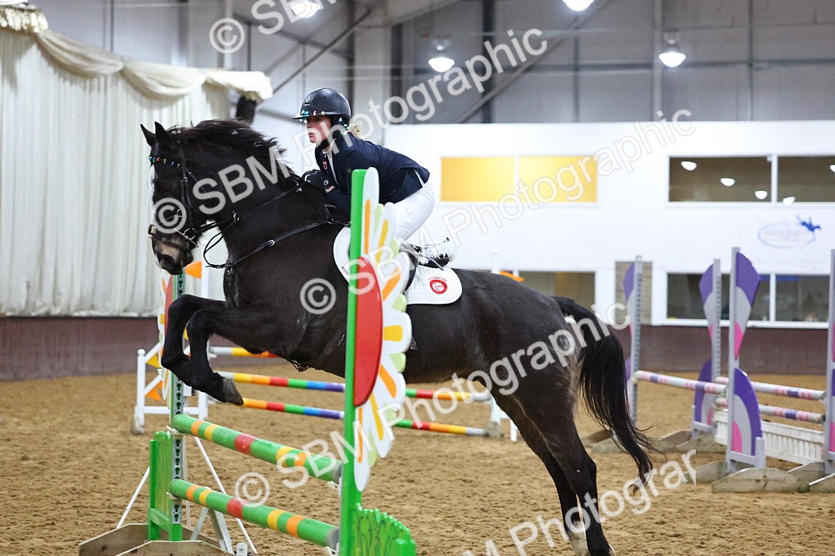 SBM_002838 - Class 6 - Holly & Ivy Stakes - 90cm