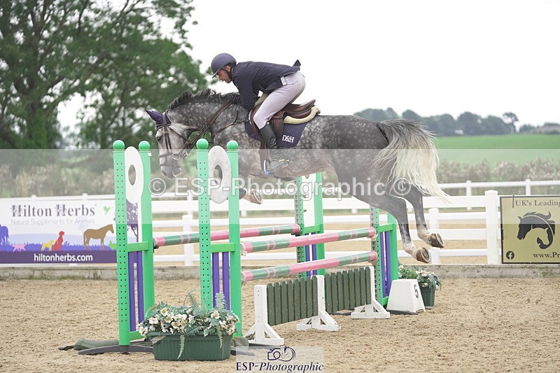 230810A-141102-02631 - Cls 4 1.05m Amateur Quali