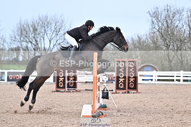 251126-140140-00663 - Cls 5 Foxhunter and 1.20m