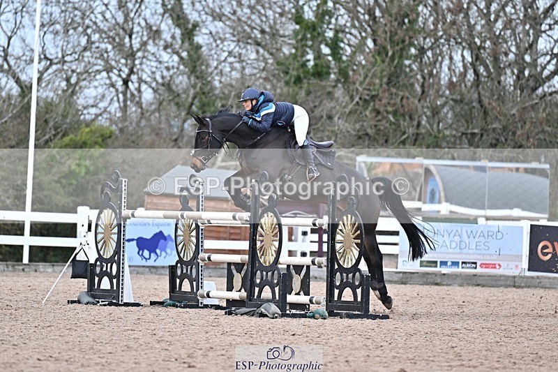 251126-135026-00640 - Cls 5 Foxhunter and 1.20m