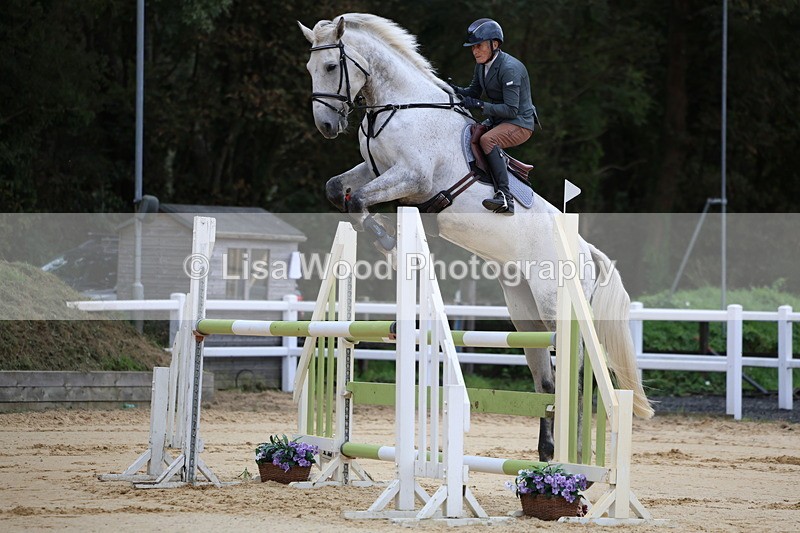 3E7A3077 - Class 8: Senior Newcomers/1.10m open