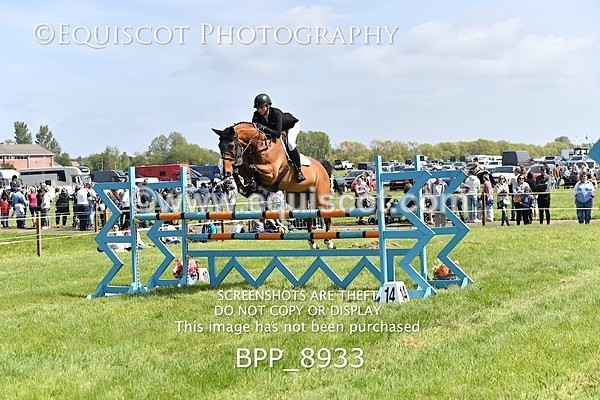 BPP_8933 - CLASS 3 The RHS Andrew Hamilton Coach Novice Qualifier (1.20m)