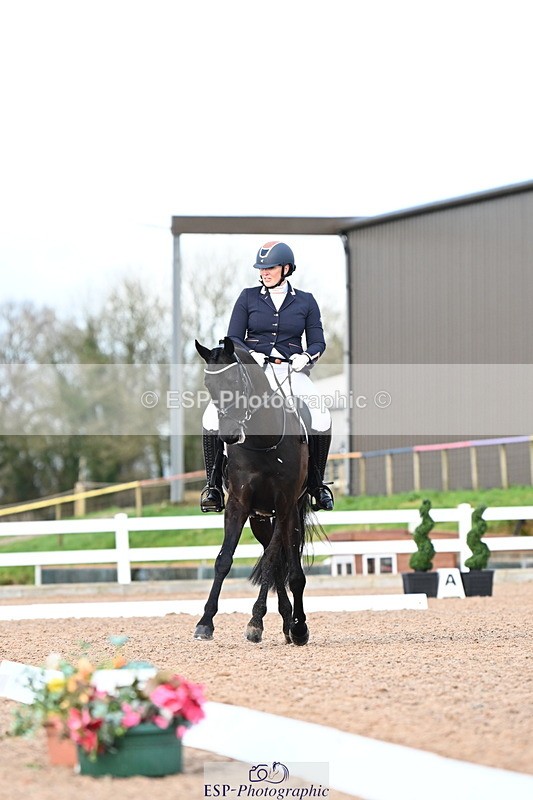 240218A-150907-09011 - 193-SARAH.RIDD-FIRST.KISS