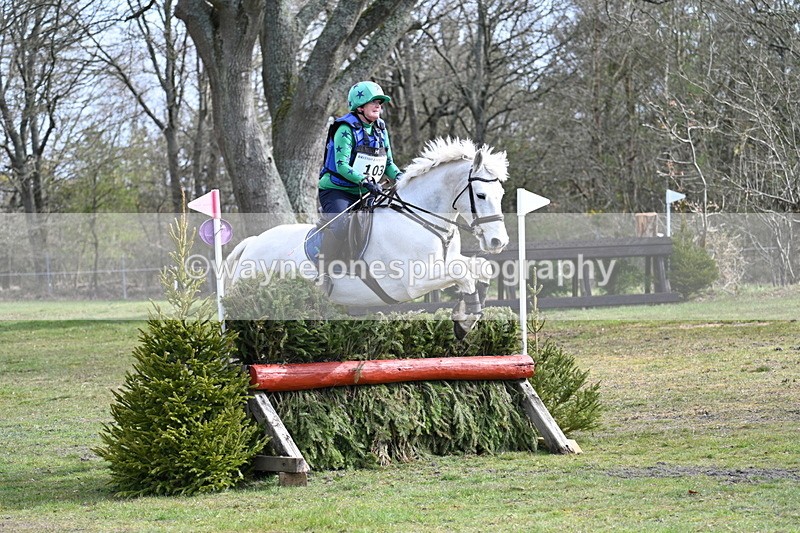 WJ7_0033 - Time 10:13 to 10:38 Times at the Fence