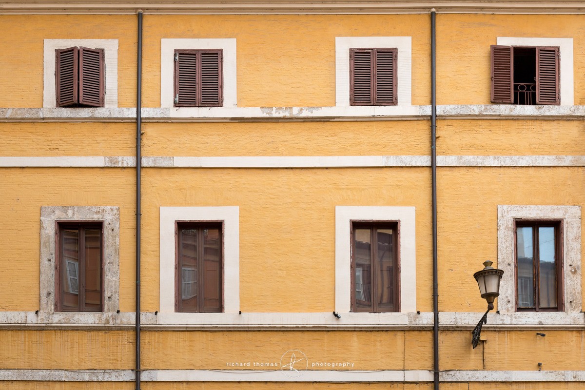 Yellow bricks - Roman Walls