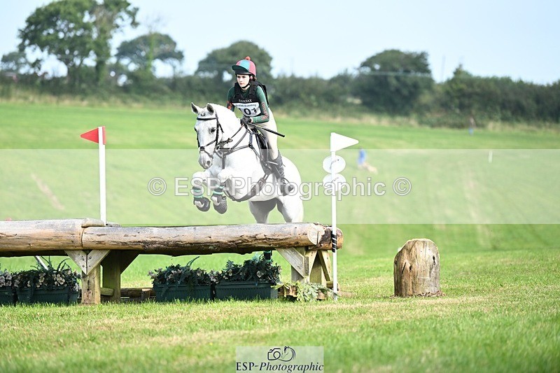 240831A-104306-00713 - 101-Issy.Perry-DATE.NIGHT