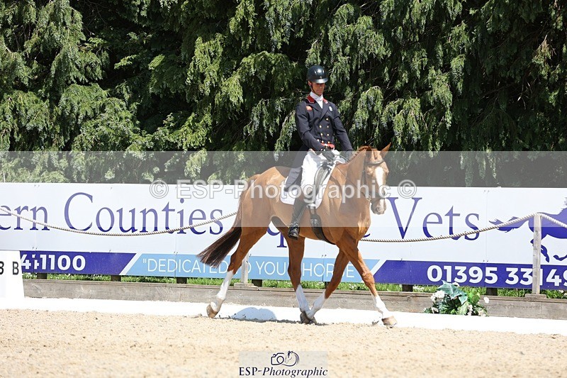 230526-140043-06433 - 370-DUKE_LEGACY-William_Fox-Pitt-WEDTrotUp+DR