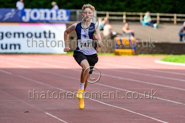 Age26 SUN-923367 - Track Male Set Two