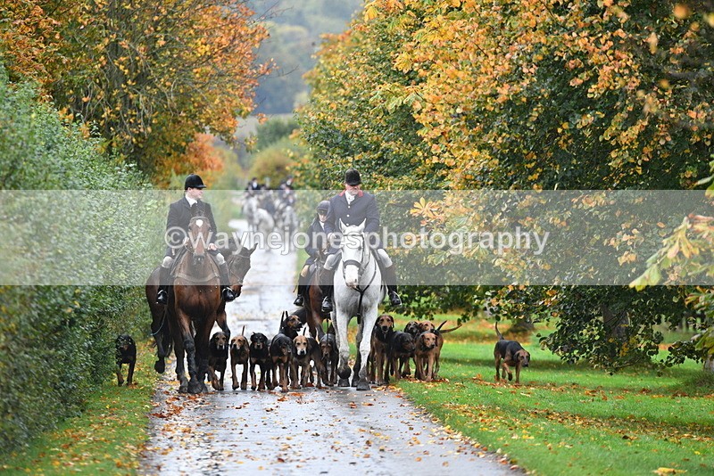 WJ5_6050 - B&B walk back for Hunt Tea !