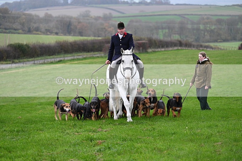 WJ7_8870 - Meet Staff & Hounds