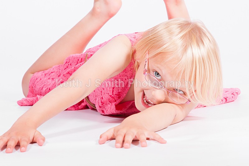 1SKJ6504 - Tina and Kayleigh.